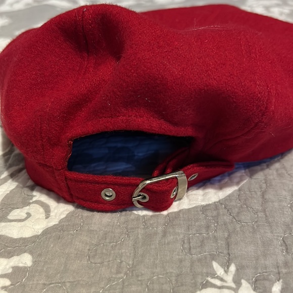 Woman’s hat! - Picture 2 of 2